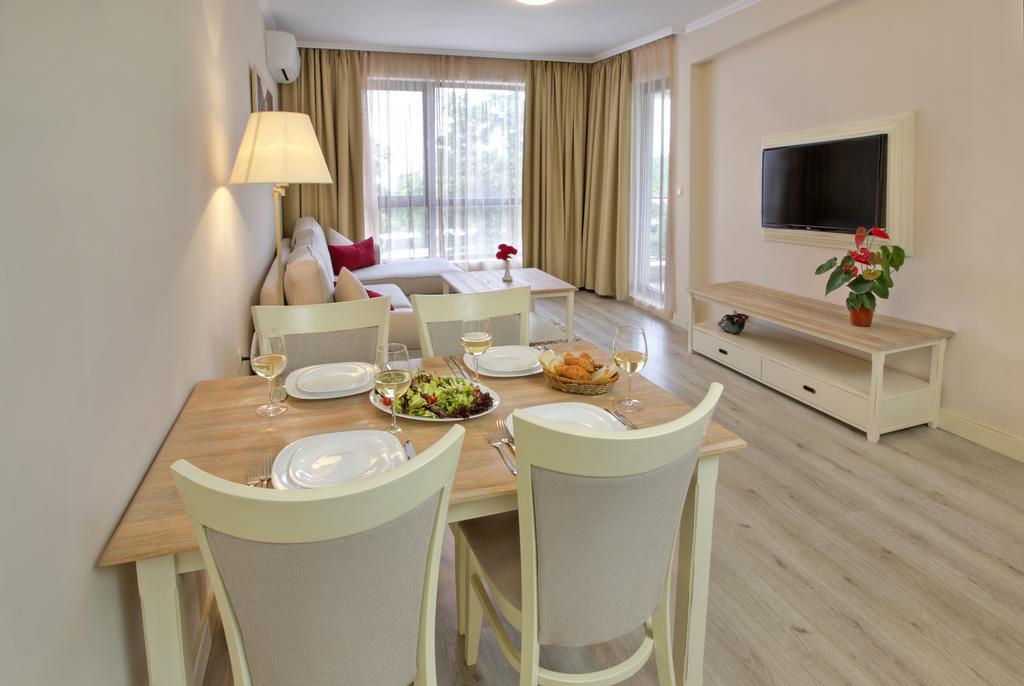 Private Apartments In White Rock Castle Балчик Номер фото